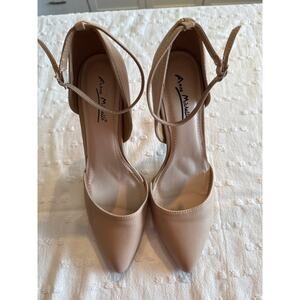 Anne Michelle Nude Heels – Size 9